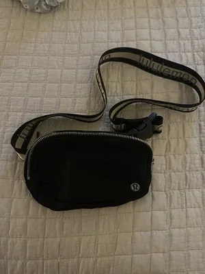 Lululemon Everywhere Belt Bag 1L image 2